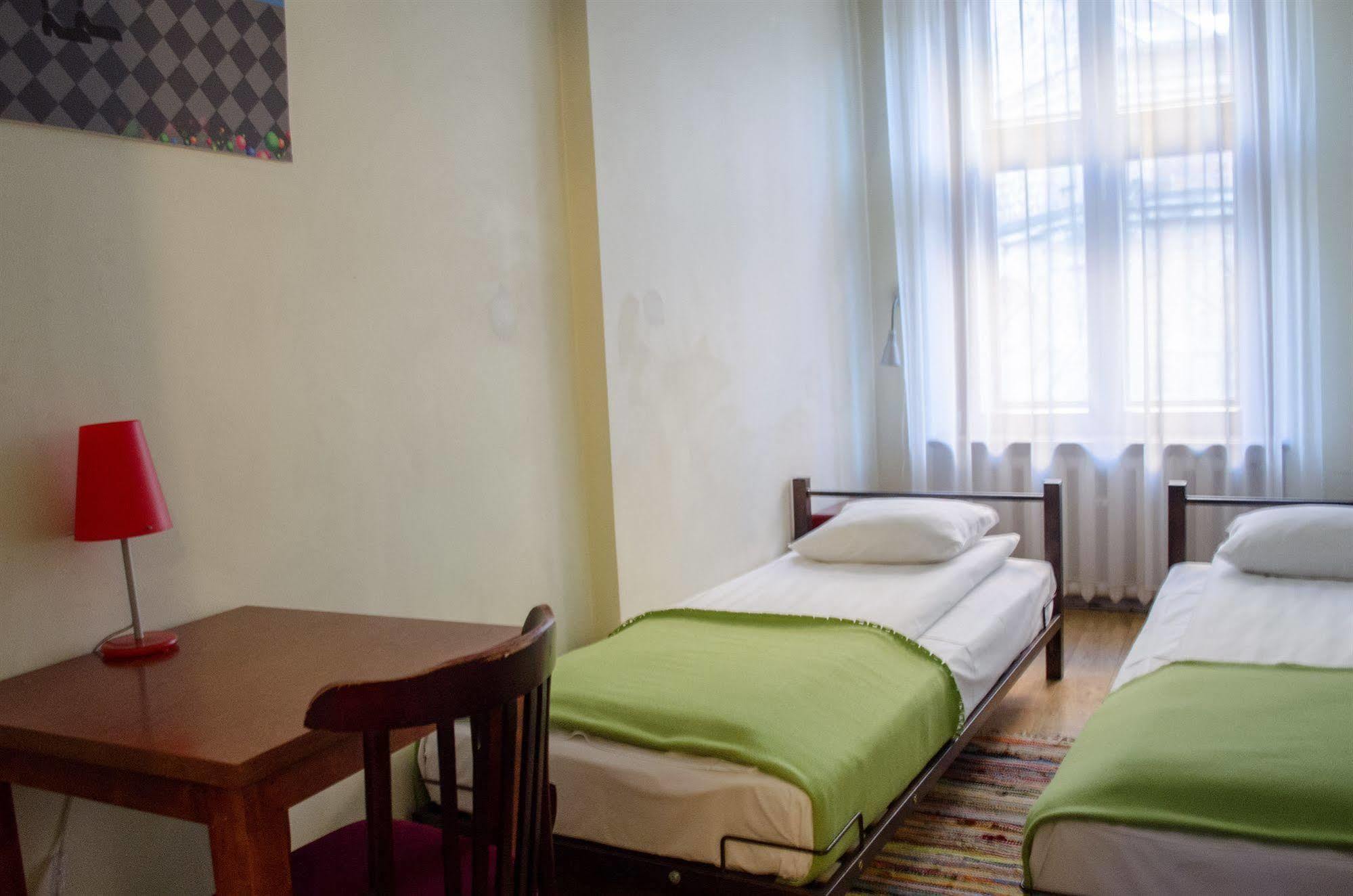 Red Nose Hostel With Self-Check In 里加 外观 照片